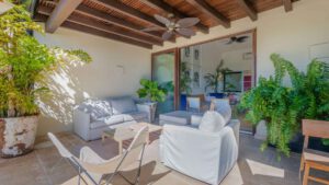 villa-17627357861745866261.jpg