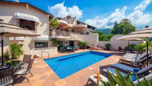 villa-25638426751679600421.jpg