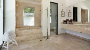 villa-2131794211681600383.jpg