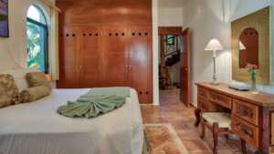 villa-93935933821721319139.jpg