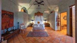 villa-12069151871679596821.jpg