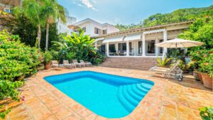 villa-21291323041679321872.jpg