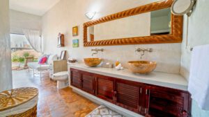 villa-43578735251679321872.jpg