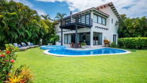 villa-16978794141697497979.jpg