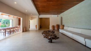 villa-16952280331753854049.jpg