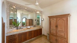 villa-711678489692.jpg
