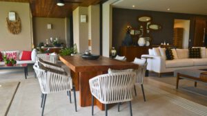 villa-97557015641749063341.jpg