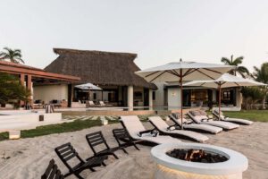 villa-97985136781680542181.jpg