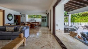 villa-57047383711755122798.jpg