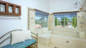 villa-86547472371718742708.jpg