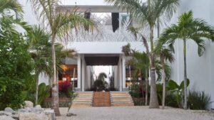 villa-10465252931762888005.jpg
