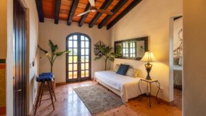 villa-14419150351744957542.jpg