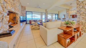 villa-16007346121682125284.jpg