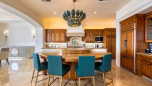 villa-16086249471738355420.jpg