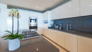 villa-17105266271767985822.jpg