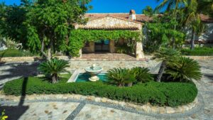 villa-21644448241682205335.jpg