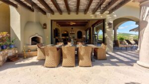 villa-24112028861682119297.jpg