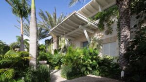 villa-45360445621682367880.jpg