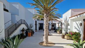 villa-64014494451682119500.jpg