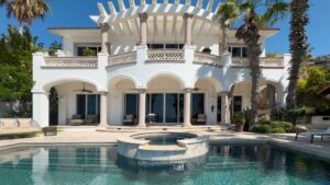 villa-70095267651755144934.jpg