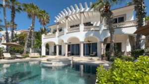 villa-87842345851755144934.jpg