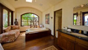 villa-93543934771682192402.jpg