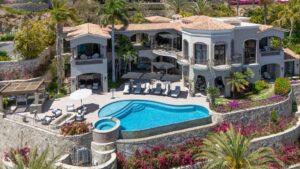 villa-93685343791744215519.jpg