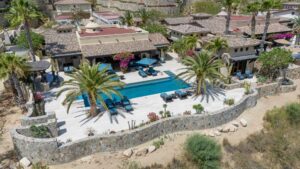 villa-96920341991747074737.jpg
